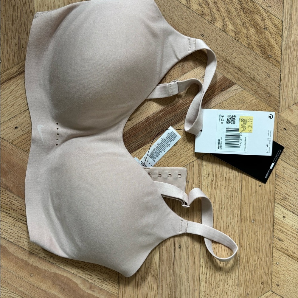 Nike women’s Cream T-Shirt Bra with Smooth Molded Cups training bra